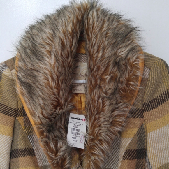 NWT Daytrip from thw Buckle, Plaid Gold Brown Faux Fur Collar, Pea Coat Medium - Picture 3 of 11
